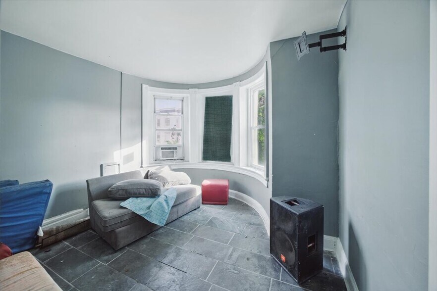 More Photos Of 501 Florida Ave NW, Washington Restaurant For Lease