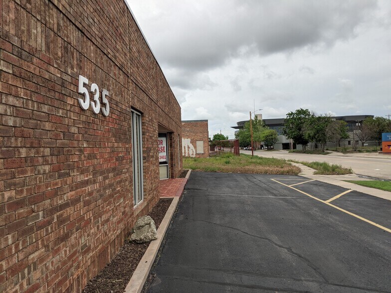 More Photos Of 535 S Emporia St, Wichita Flex For Lease