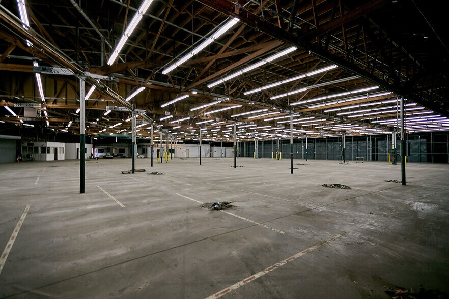 More Photos Of 5300 Harbor St, Commerce Warehouse For Lease