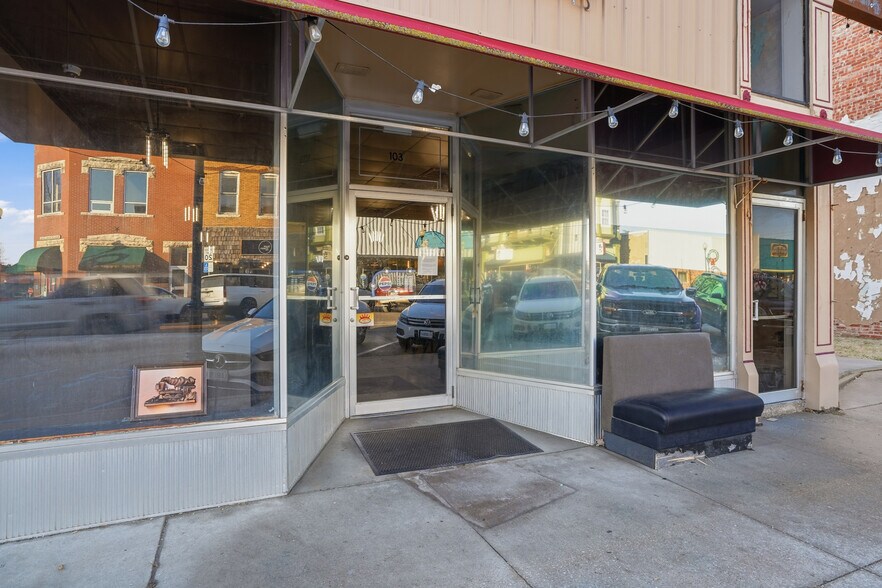 More Photos Of 103 N Allen St, Centralia General Retail For Sale