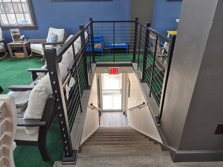 More Photos Of 4228 Brownsville Rd, Brentwood Storefront Retail Residential For Sale