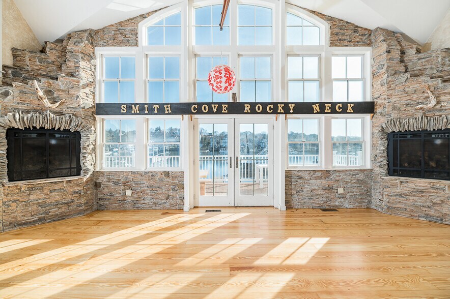 More Photos Of 73 Rocky Neck Ave, Gloucester Restaurant For Sale