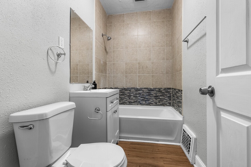 More Photos Of 910 4th Ave, Rockford Apartments For Sale