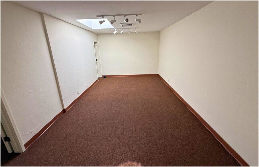 More Photos Of 7817 Herschel Ave, La Jolla Medical For Lease