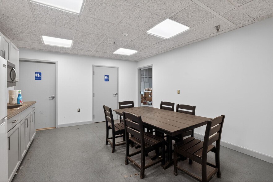 More Photos Of 16000 Trade Zone Ave, Upper Marlboro Unknown For Lease