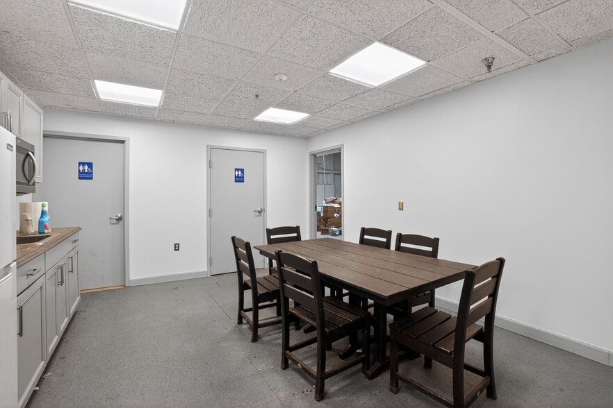 More Photos Of 16000 Trade Zone Ave, Upper Marlboro Warehouse For Sale