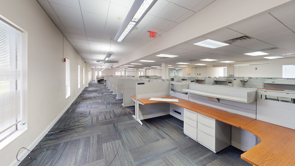 More Photos Of 5118 N 56th St, Tampa Office For Lease