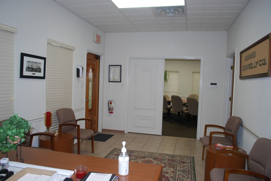 More Photos Of 103 E Main St, Pflugerville Office For Lease