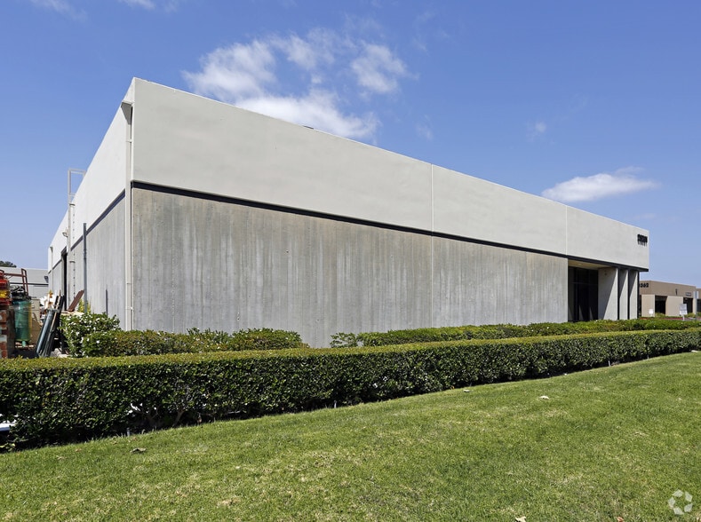 Primary Photo Of 23201 Alcalde Dr, Laguna Hills Warehouse For Lease