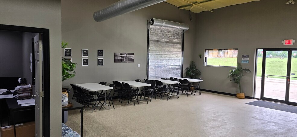 More Photos Of 1505 S Rio Grande St, Taylor Warehouse For Lease