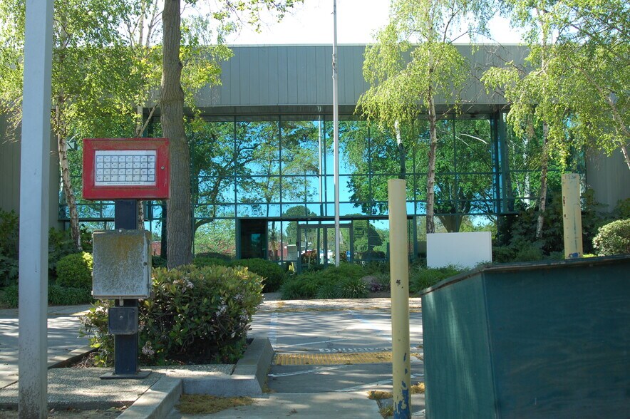 More Photos Of 1910-1920 5th St, Davis Light Manufacturing For Sale