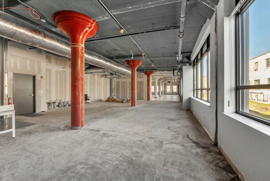 More Photos Of 80 Optical Dr, Southbridge Flex For Lease