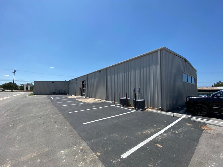 More Photos Of 443 Bastrop Hwy, Austin Flex For Lease