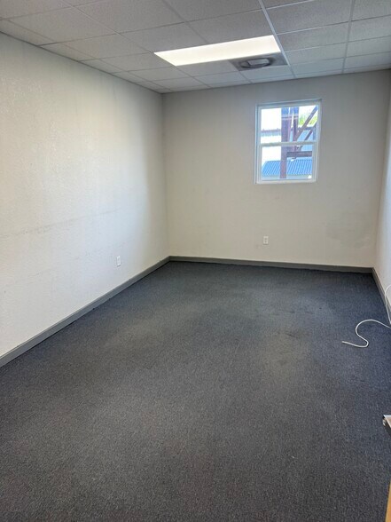 More Photos Of 1955 3rd Ave S, Saint Petersburg Warehouse For Lease