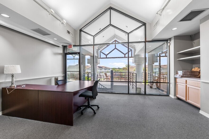 More Photos Of 9250 Cypress Green Dr, Jacksonville Medical For Lease