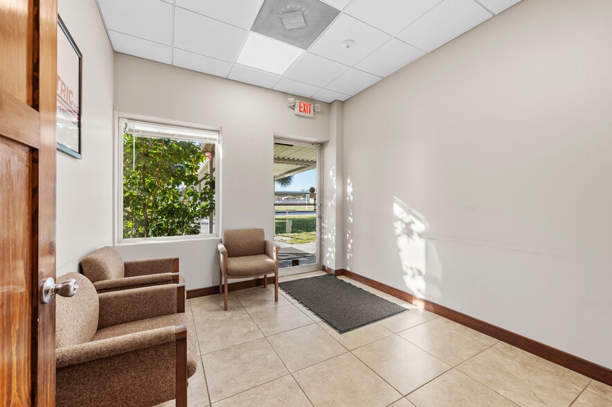 More Photos Of 5115 Frontage Rd N, Lakeland Manufacturing For Lease