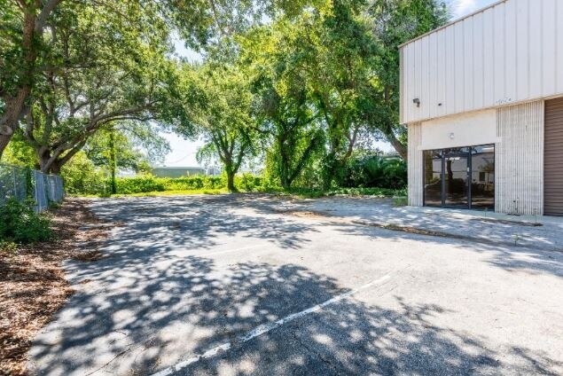 More Photos Of 12477 66th Street North, Largo Auto Repair For Lease