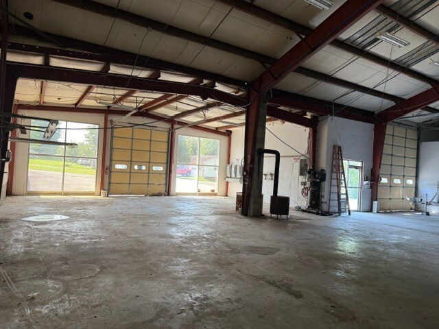 More Photos Of 12 Shelby St, Jamestown Light Distribution For Sale