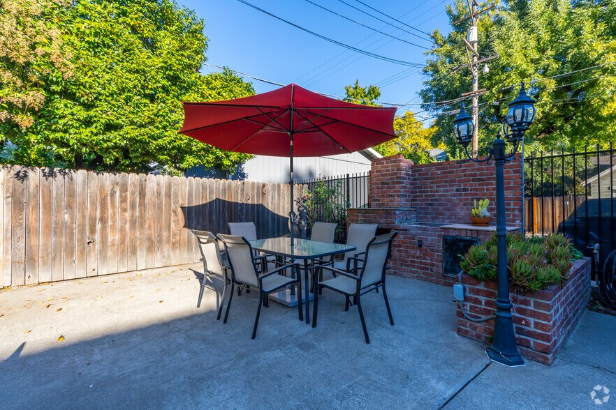 More Photos Of 2811 F St, Sacramento Apartments For Sale