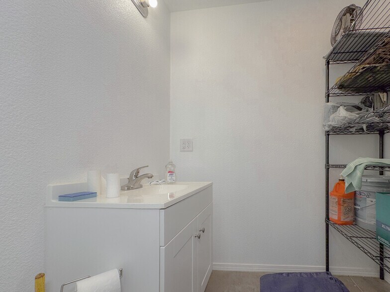 More Photos Of 210-212 N Pine St, Ponca City Light Distribution For Sale