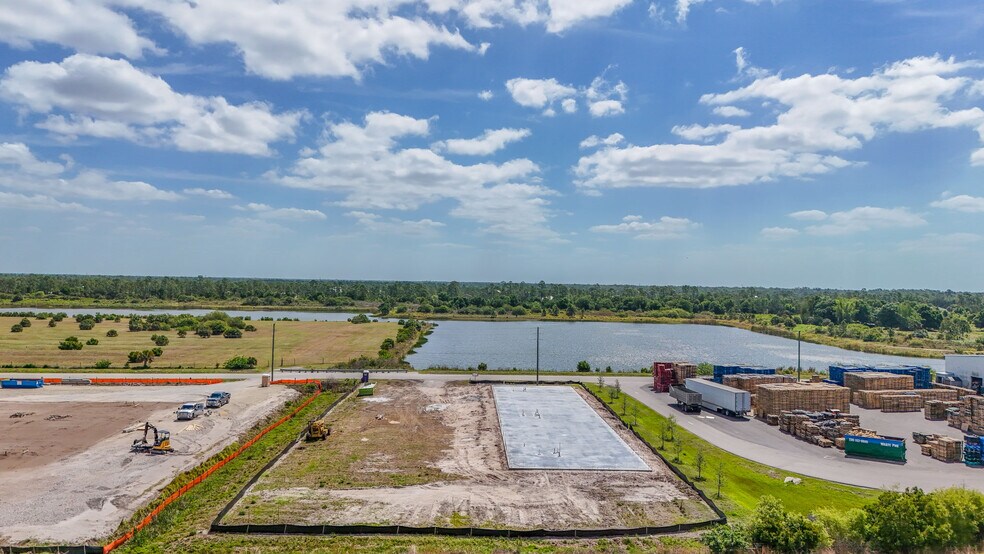 More Photos Of 8429 Northup dr, Punta Gorda Industrial For Lease