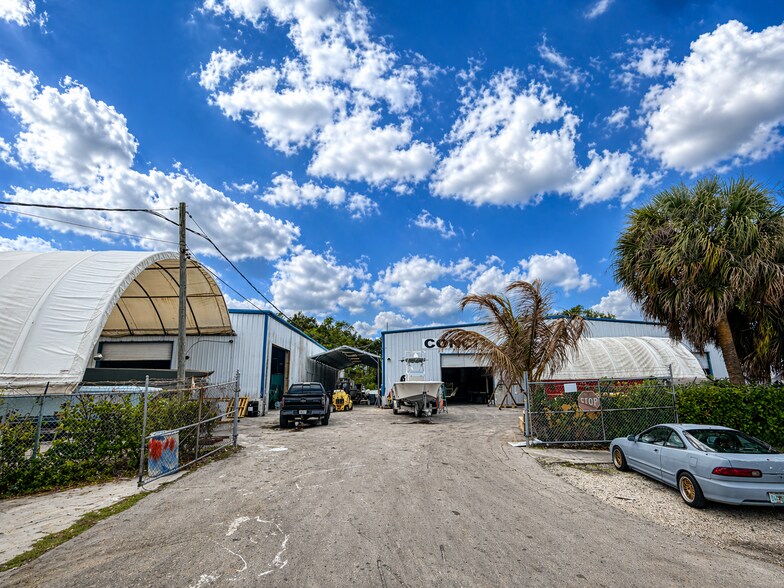 More Photos Of 4550 SE Hampton Ct, Stuart Manufacturing For Sale