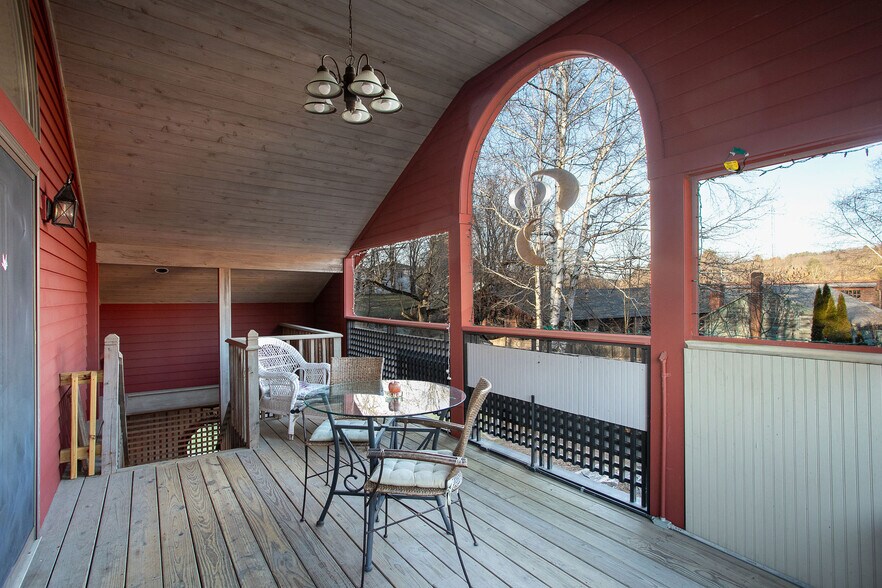 More Photos Of 2 Oak St, West Stockbridge Hospitality For Sale