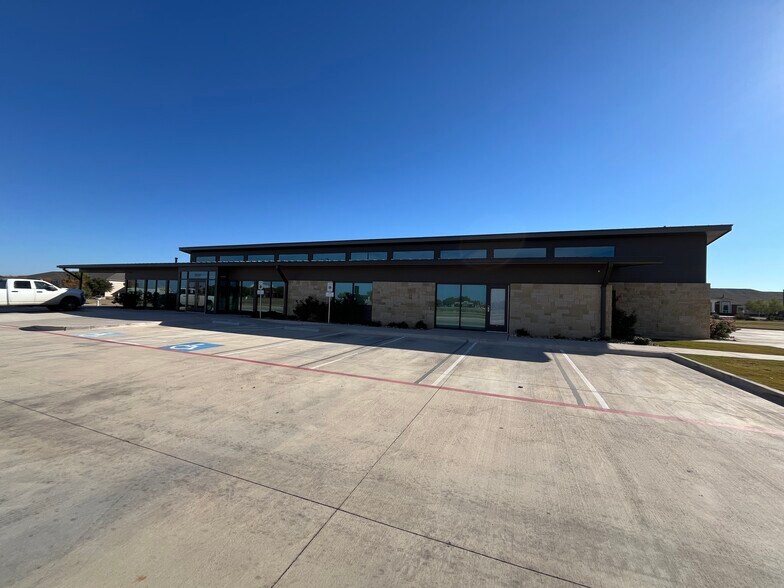 More Photos Of 6450 Central Park Blvd, Abilene Office For Sale