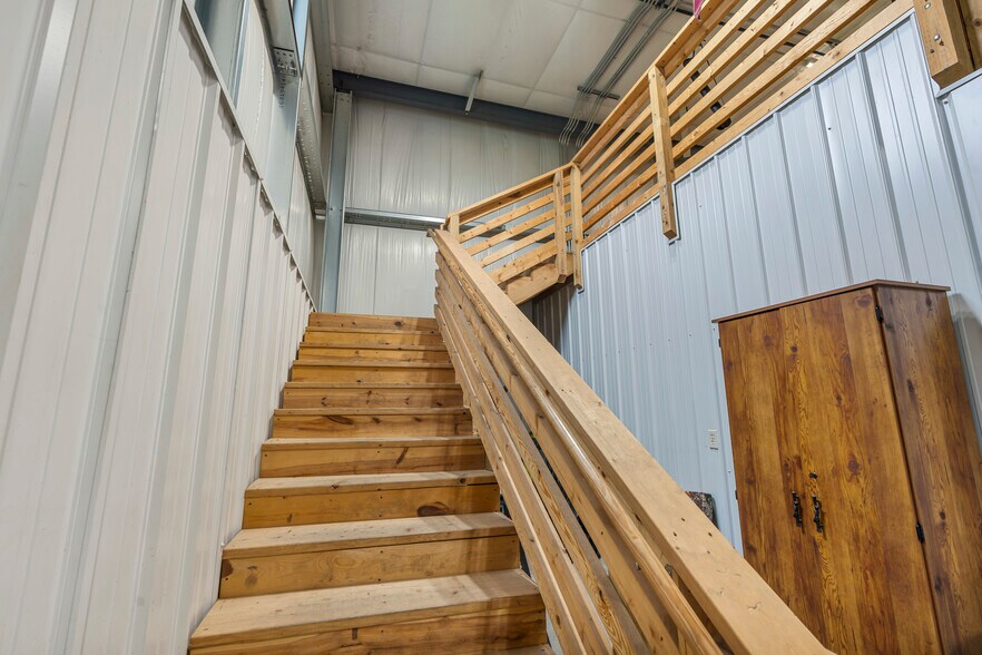 More Photos Of 3160 Fernau ct, Oshkosh Warehouse For Sale