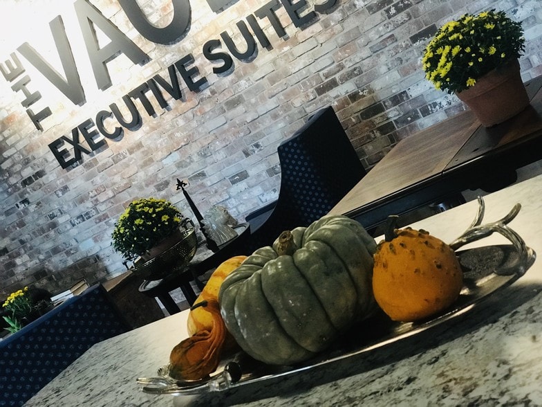 More Photos Of 1100 W Main St, Tomball Office For Lease