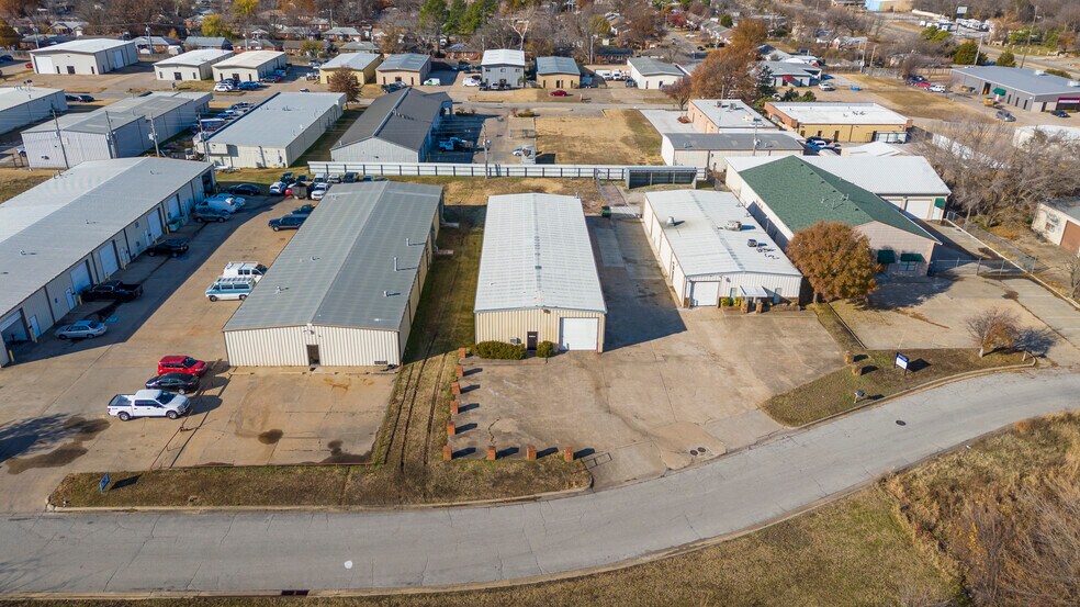 More Photos Of 12 S 111th Ave, Tulsa Service For Lease