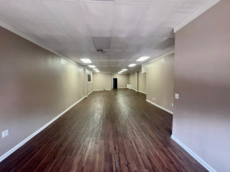 More Photos Of 718-720 Midland Ave, Midland Storefront Retail Office For Lease