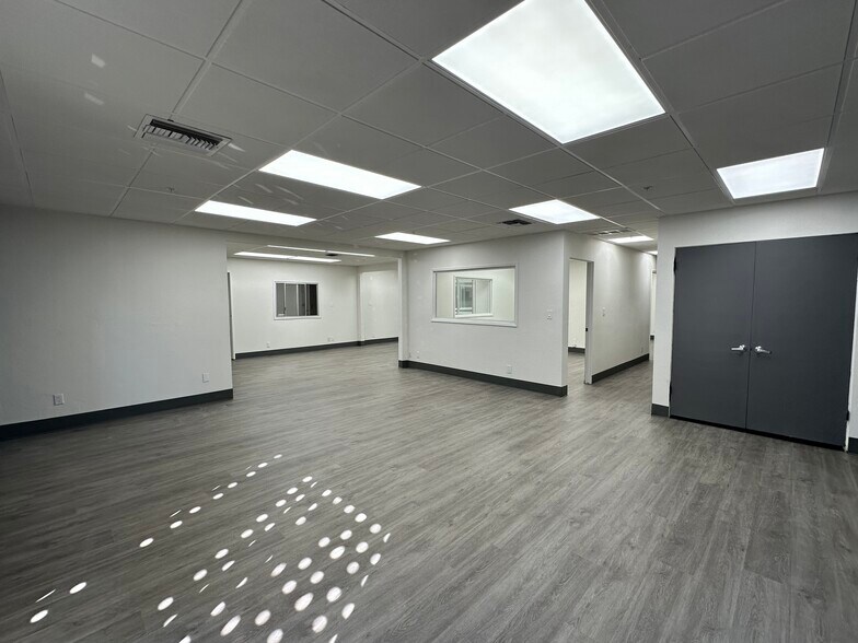 More Photos Of 1506-1550 N Knowles Ave, Los Angeles Warehouse For Lease