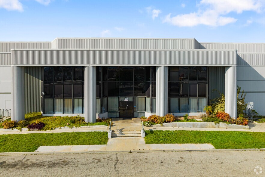 More Photos Of 15601 Cypress Ave, Irwindale Warehouse For Lease