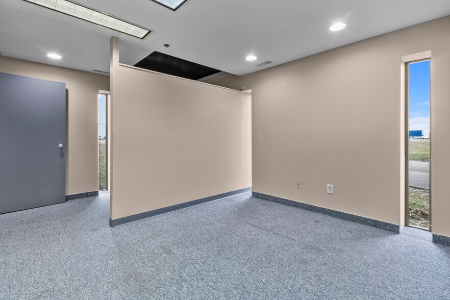 More Photos Of 5551 S Belmont Ave, Indianapolis Warehouse For Lease