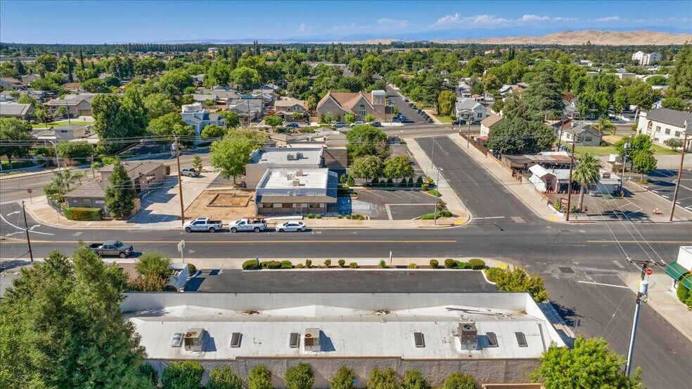 More Photos Of 324-330 Bullard Ave, Clovis Office For Sale