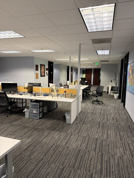 More Photos Of 2151 River Plaza Dr, Sacramento Office For Lease