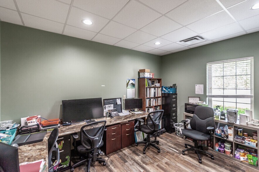 More Photos Of 20 Executive Park Dr, Hendersonville Loft Creative Space For Sale