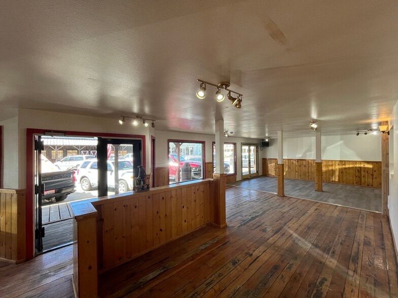 More Photos Of 164 Riverside Ave, Winthrop Restaurant For Sale