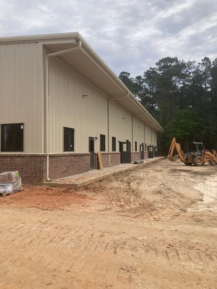 More Photos Of 2030 Phillip Dr, Covington Warehouse For Lease