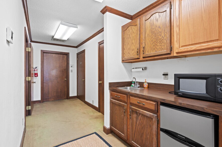 More Photos Of 350 Crompton St, Charlotte Industrial For Sale