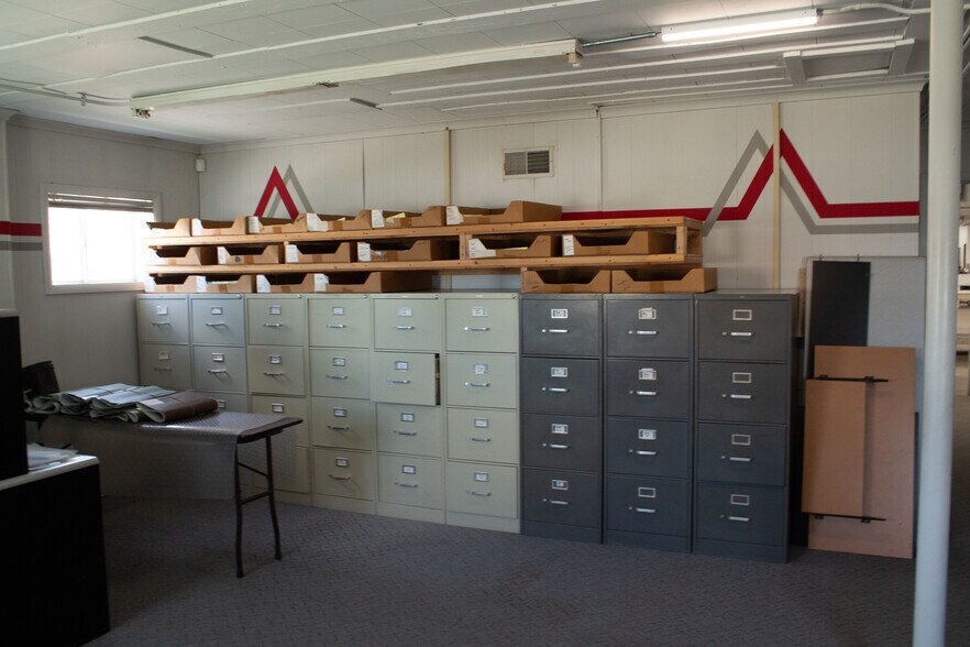 More Photos Of 645 Bellefontaine Ave, Marion Light Distribution For Sale