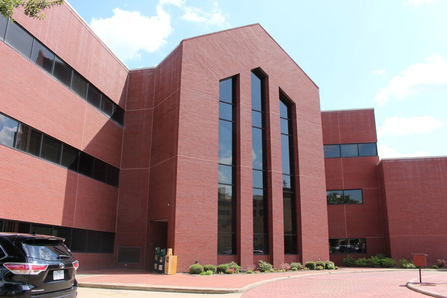 More Photos Of 320 E Methvin St, Longview Office For Lease