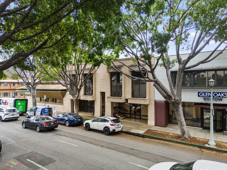 More Photos Of 924 E Green St, Pasadena Loft Creative Space For Lease