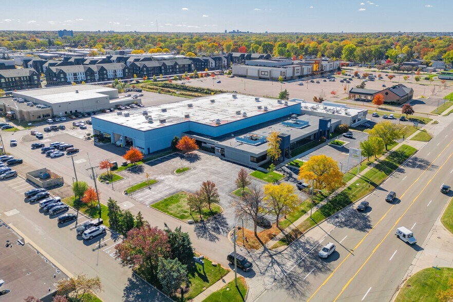 Primary Photo Of 190 E Maple Rd, Troy Warehouse For Lease