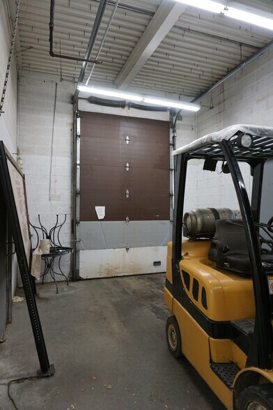 More Photos Of 93 W Campbell Rd, Rotterdam Freestanding For Sale