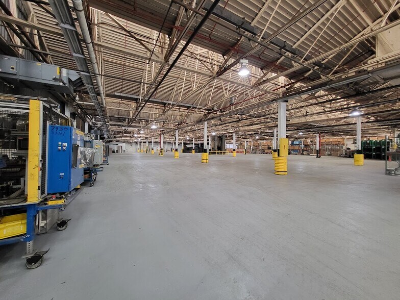 More Photos Of 60 Baldwin Ave, Pontiac Warehouse For Lease