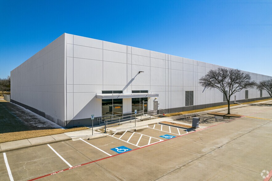 More Photos Of 620 Westport Pky, Grapevine Distribution For Lease