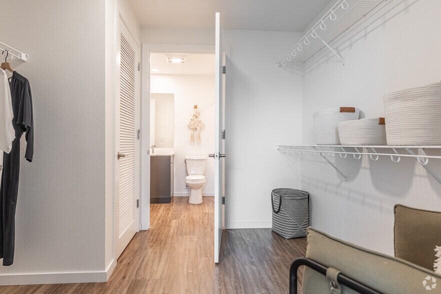 More Photos Of 1378 NW 18th Ave, Portland Apartments For Lease