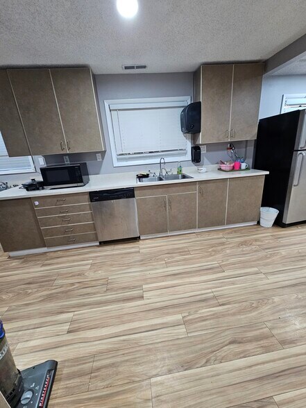 More Photos Of 2010 SE 182nd Ave, Portland Office For Lease